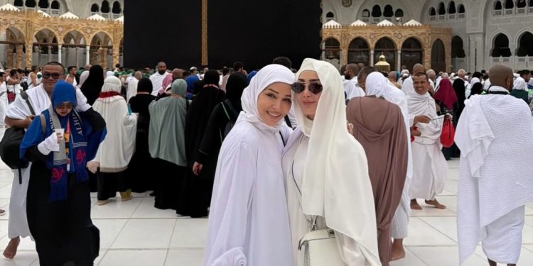 بسمة بوسيل تفاجئ جمهورها برحلة روحانية إلى الديار المقدسة