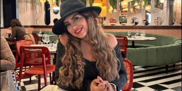 شهرزاد عكرود تدافع عن وليد الركراكي: “المنافسة لم تنتهي بعد”