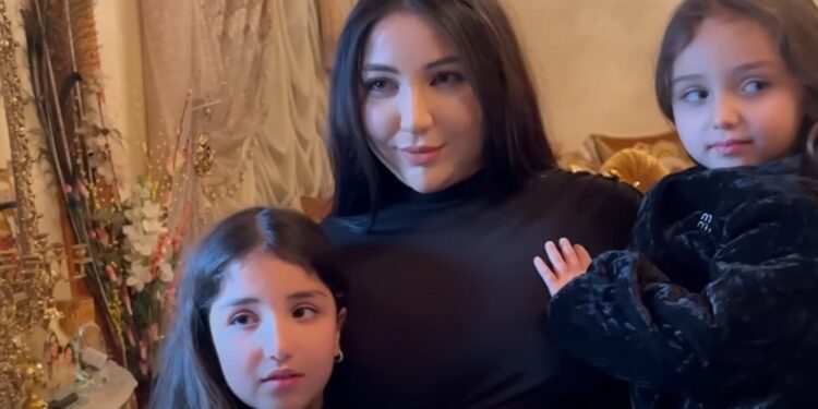 دنيا بطمة تبكي بسبب ألم فراق ابنتيها..تفاصيل