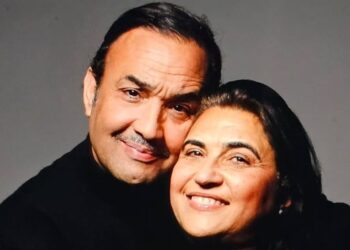 رشيد الوالي يهنئ زوجته بعد حصولها على الماستر