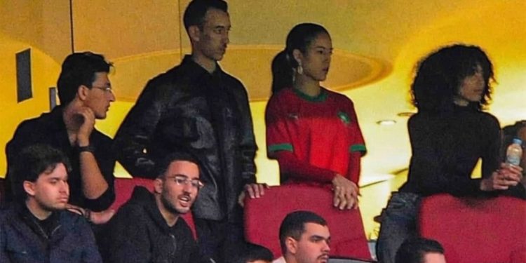 إعجاب واسع للمغاربة بظهور الأمير مولاي الحسن والأميرة لالة خديجة خلال مباراة المغرب وتنزانيا