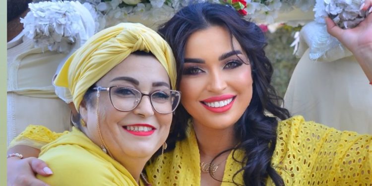 فرح الفاسي تستحضر ذكرى والدتها بكلمات مؤثرة