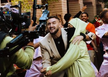 زهير بهاوي يحتفل بتجاوز “MARROQINOs” 4 “ملايين مشاهدة ويدعم المنتخب المغربي