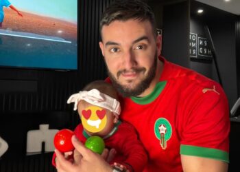 زهير بهاوي رفقة ابنته بقميص المنتخب المغربي: “حب الوطن قيمة لا تتغير بالنتائج”