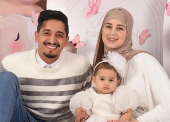 عائلة “شقورز” تحتفل بعيد ميلاد ابنتها وتكشف عن ملامحها لأول مرة