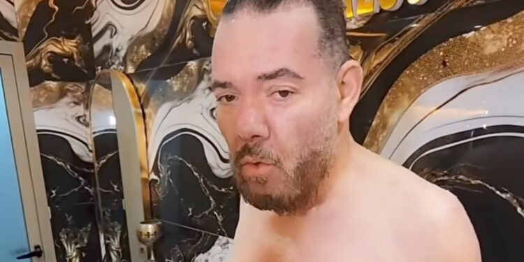 تحدي الماء المثلج يضع عادل الميلودي في موقف طريف أمام جمهوره..فيديو