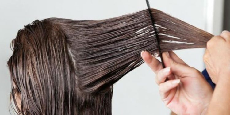 الكيراتين للشعر سنويا.. علاج تجميلي أم خطر صحي؟
