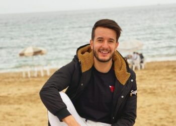 عماد بنعمر يطلب دعاء جمهوره لوالدته المريضة