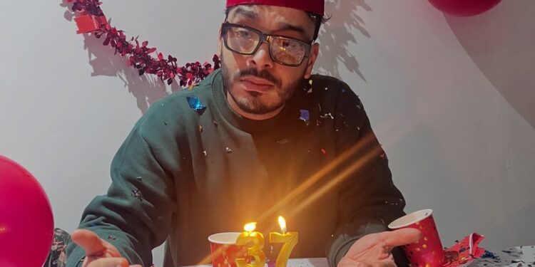 الكوميدي رشيد رفيق يحتفل بعيد ميلاده الـ37 ..صورة