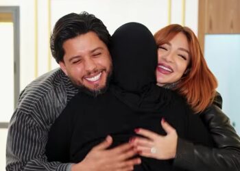 علاء الدين أوبراهيم يهدي والدته شقة ..فيديو