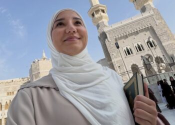 تزامنا مع شهر رمضان..كريمة أوالحواس تؤدي مناسك العمرة