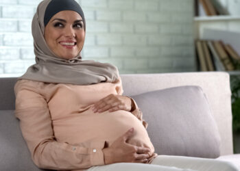 صوم المرأة الحامل في رمضان..بين الرخصة الشرعية والنصيحة الطبية