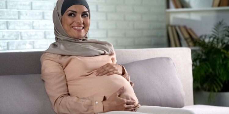 صوم المرأة الحامل في رمضان..بين الرخصة الشرعية والنصيحة الطبية