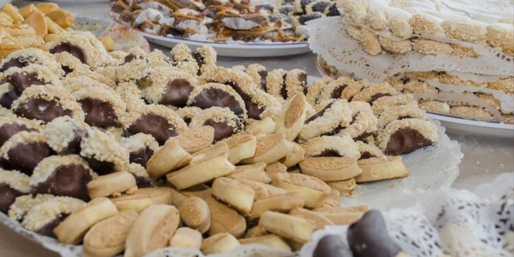 حلويات مغربية لعيد الفطر.. نكهات تقليدية تزين موائد الفرح