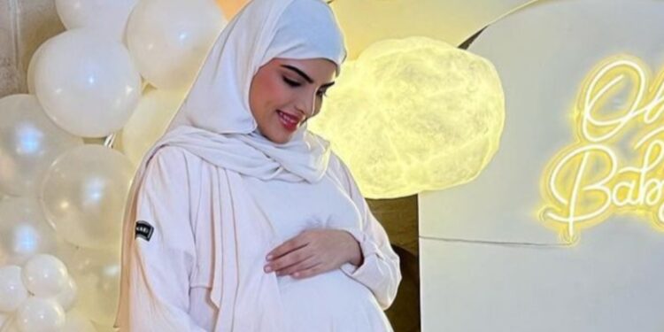 سارة الودعاني تعلن حملها بصورة مؤثرة وتكتفي بكلمة “الحمد لله”