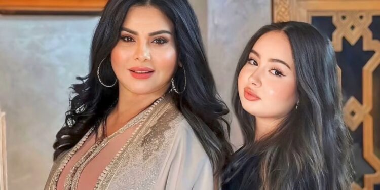 الفنانة لطيفة رأفت تحتفي بعيد ميلاد ابنة أخيها