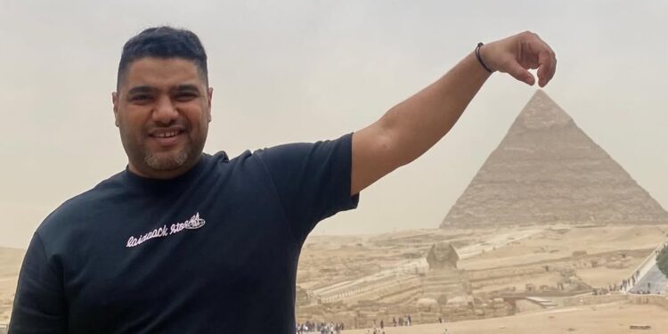 فريد غنام يوثق زيارته للأهرامات ويشارك صوره من القاهرة مع جمهوره