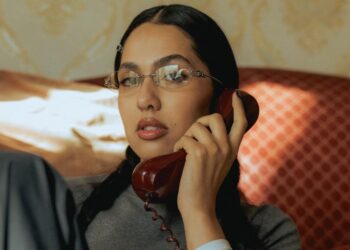 بعد حملة تشويقية واسعة.. تزيح منال الستار عن أغنيتها الجديدة “كلمات”
