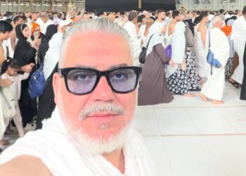 يوسري المراكشي  يؤدي مناسك العمرة