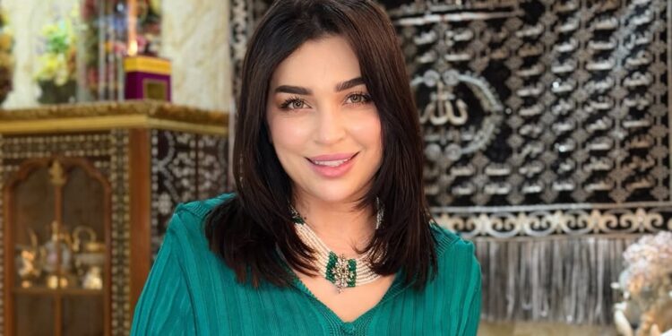 فرح الفاسي تتألق عربيا وتفوز بجائزة أفضل ممثلة عن مسلسل “رحمة”