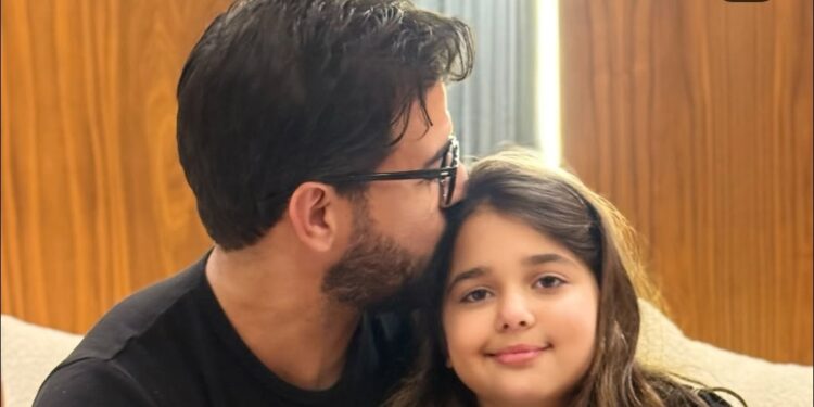 عمر لطفي لإبنته ماجدة: “بين ذراعيك أنا في أعلى مقام”