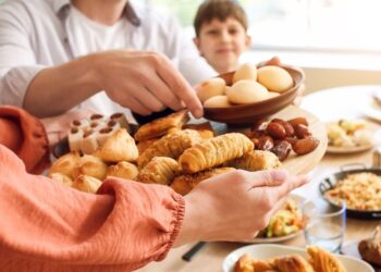 كيف تتعامل مع الطعام يوم عيد الفطر بعد شهر من الصيام؟