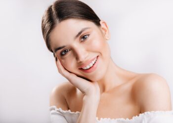 كيف تستعيدين نضارة بشرتك بعد التصبغات؟