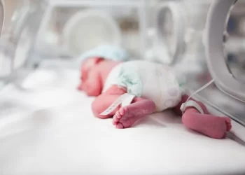 كيف نُكيّف استخدام المكيّف مع حديثي الولادة دون تعريضهم للخطر؟