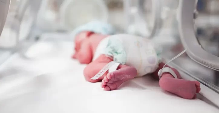 كيف نُكيّف استخدام المكيّف مع حديثي الولادة دون تعريضهم للخطر؟