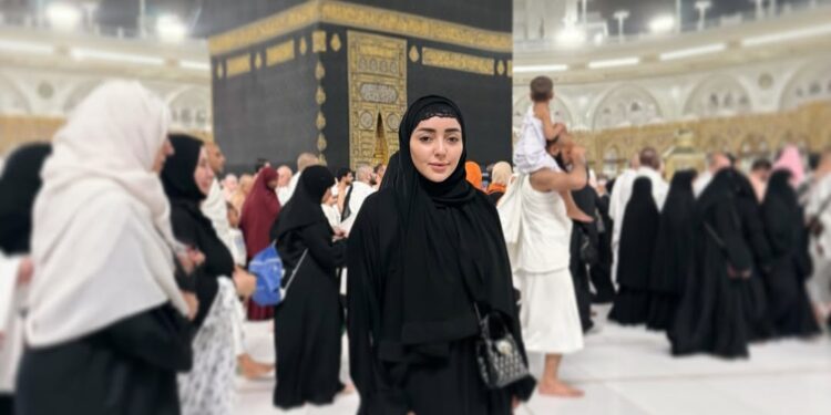 الفنانة جميلة البدوي من قلب مكة