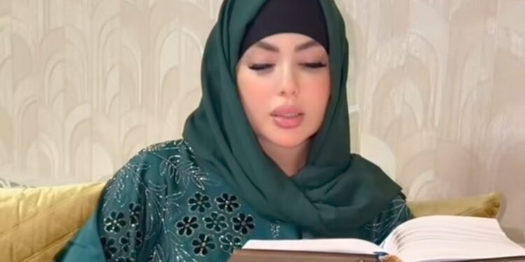 حزن يخيم على خولة بن عمران بعد فقدان والد زوجها