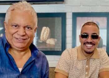 محمد الخياري يواسي يسار لمغاري في وفاة والدته