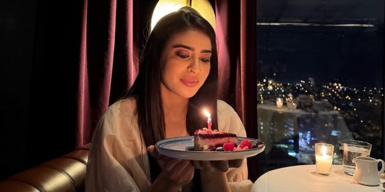 ساندية تاج الدين تحتفل بعيد ميلادها (صورة)