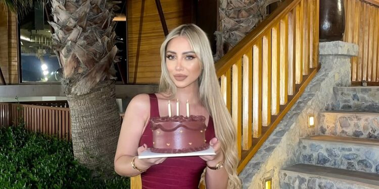 بإطلالة راقية..الفنانة يسرى سعوف تحتفل بعيد ميلادها