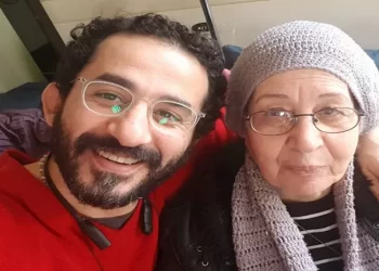 بعد صراع مع المرض..الفنان أحمد حلمي يفقد والدته