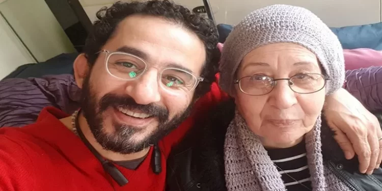 بعد صراع مع المرض..الفنان أحمد حلمي يفقد والدته