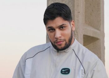فنان الراب الحر يطلب الدعاء لوالدته