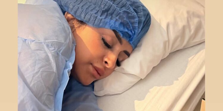سناء شيكشوب تتعرض إلى وعكة صحية وتقلق متابعيها