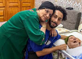 حمادة الشروقات يطلب الدعاء لجده المريض
