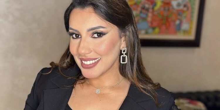 رسالة غامضة من سحر الصديقي تشعل الجدل: “كندير لي بغيت وقتما بغيت”