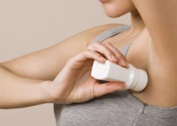 كيف تتخلص من رائحة العرق خلال فصل الصيف؟ نصائح بسيطة تمنحك الانتعاش والثقة