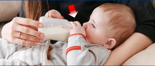 كيف أتجنب حموضة طفلي الرضيع بعد شرب الحليب؟