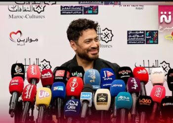 تامر حسني: “المغرب أهلي / وهذه رسالتي للمنتخب المغربي والمصري في كأس العالم”