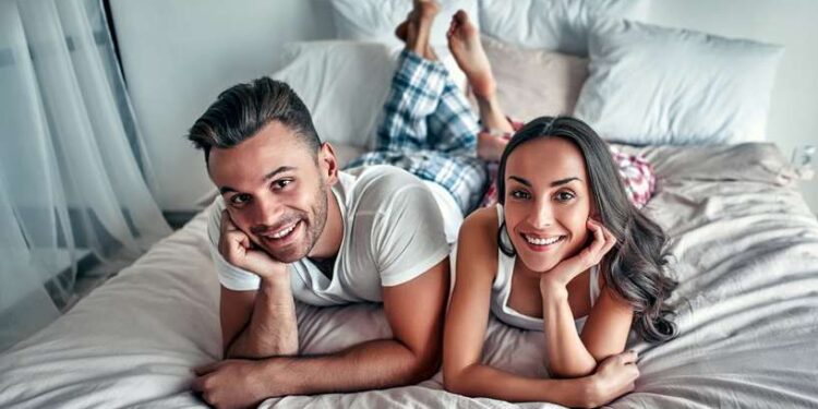 كيف تجددين جاذبيتك في نظر زوجك يوميًا؟ خطوات بسيطة تعزز الحب وتكسر الروتين