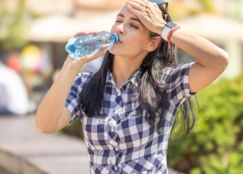 كيف تتخلص من عادة إهمال شرب الماء في الصيف؟ خطوات بسيطة تحمي جسمك من الجفاف