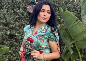 فرح الفاسي: “كل ما نحتاجه أحيانًا هو تذكرة سفر لنستعيد أنفسنا”