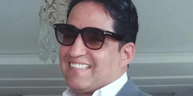 هشام الوالي: “هناك أشياء كثيرة تستحق أن نبتسم من أجلها “