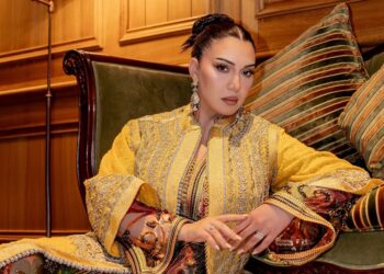 أسماء لمنور تتألق بالقفطان المغربي في مهرجان إفران الدولي