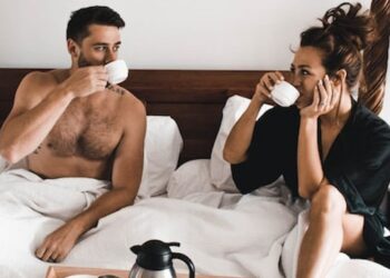 أفكار بسيطة لتجديد العلاقة الحميمة وكسر الروتين بين الزوجين
