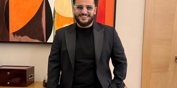 عثمان بلبل يتألق في مهرجان الشواطئ ويشعل حماس جمهور المضيق